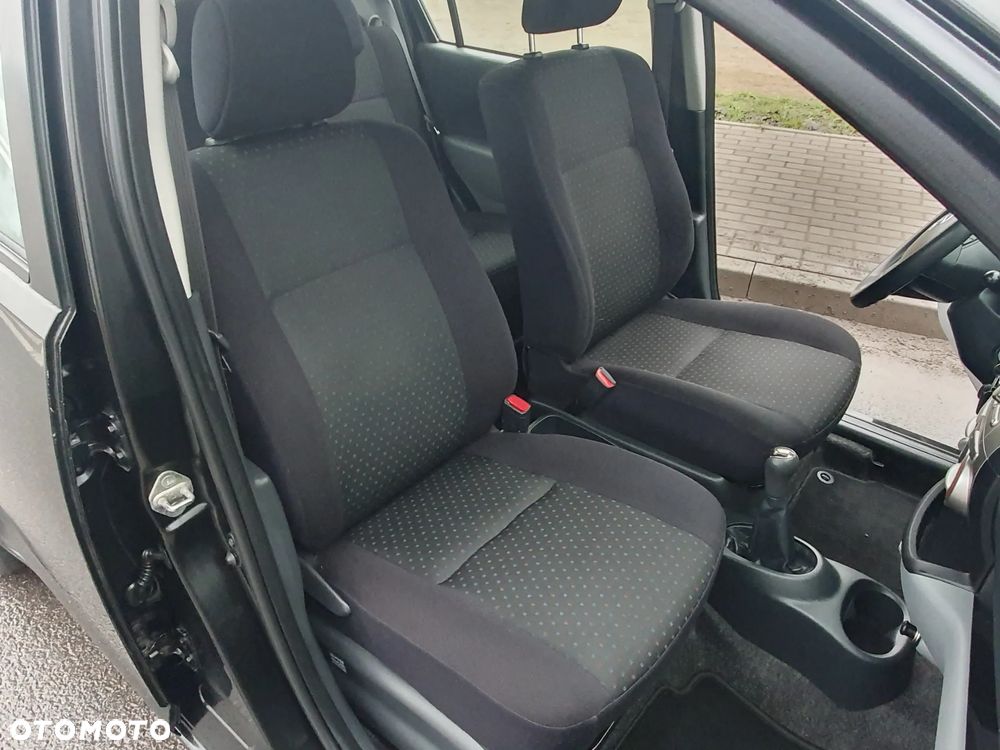 Daihatsu Sirion - 37