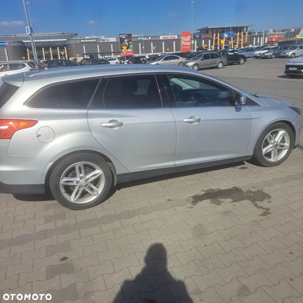 Ford Focus 1.0 EcoBoost Titanium - 4