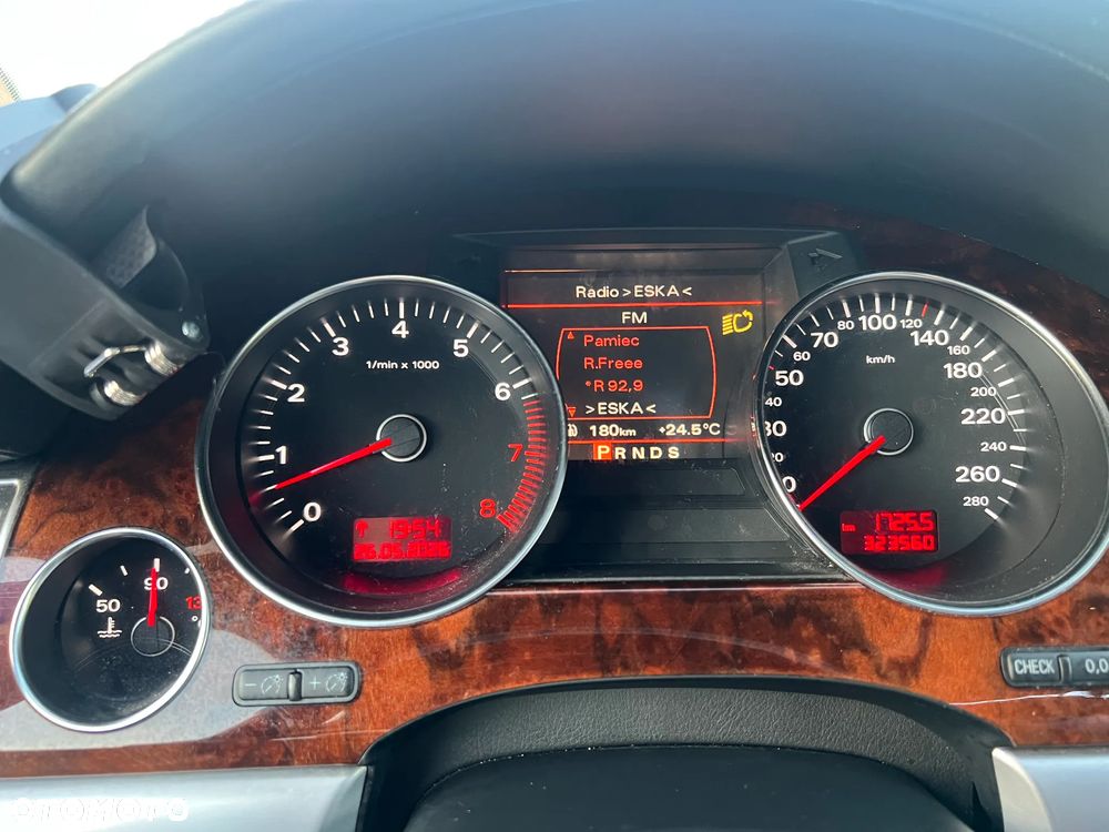 Audi A8 6.0 W12 Quattro - 26