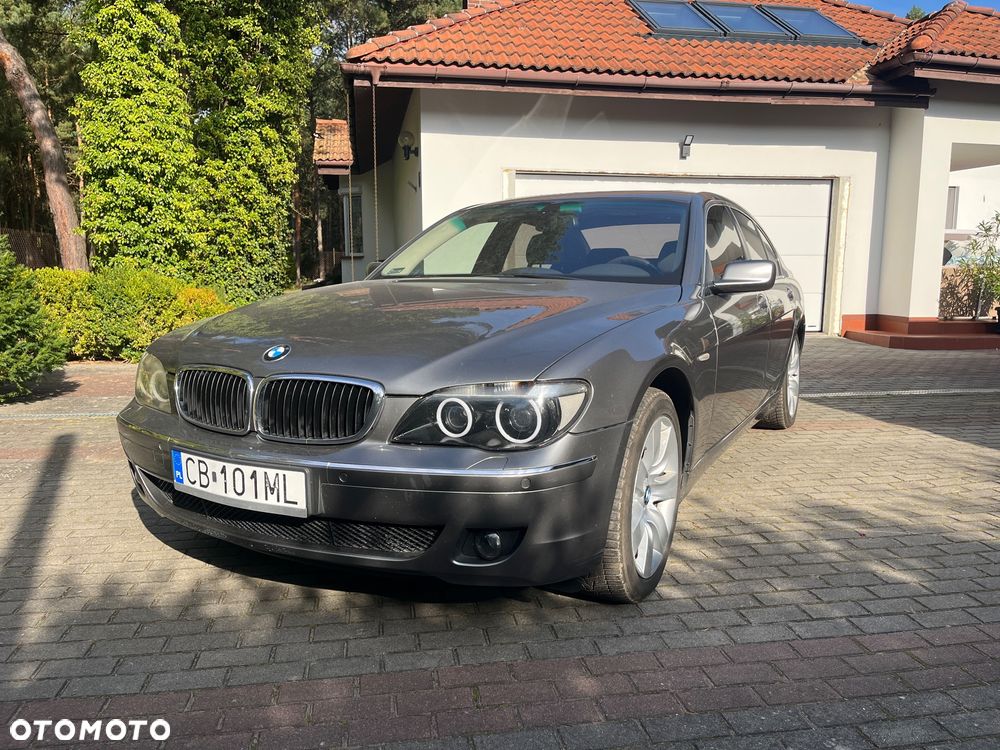 BMW Seria 7 750i - 1