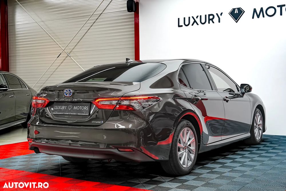 Toyota Camry Luxury - 11