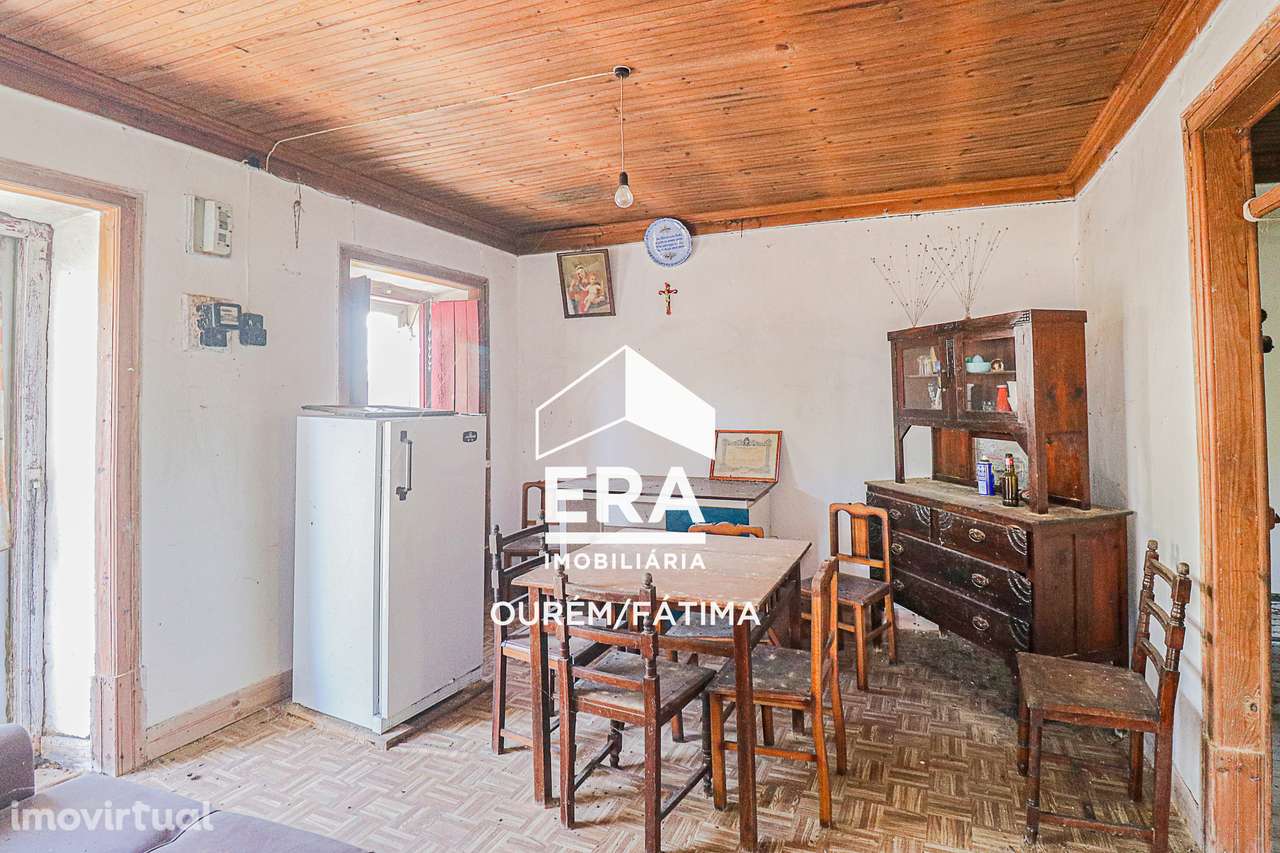 Moradia T2 para reconstrução no Olival - Grande imagem: 3/20