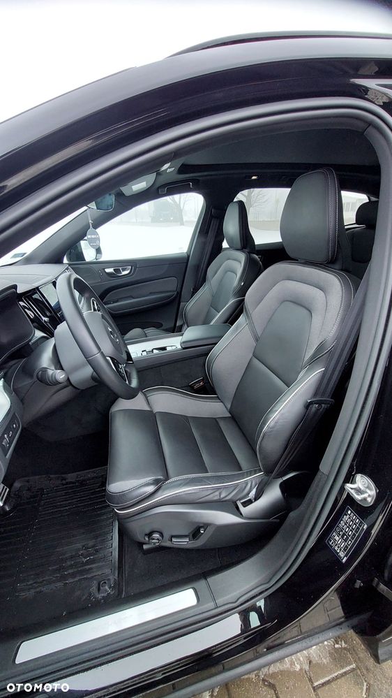 Volvo XC 60 T6 AWD Plug-In Hybrid R-Design - 19