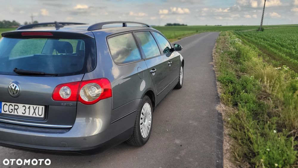 Volkswagen Passat - 4