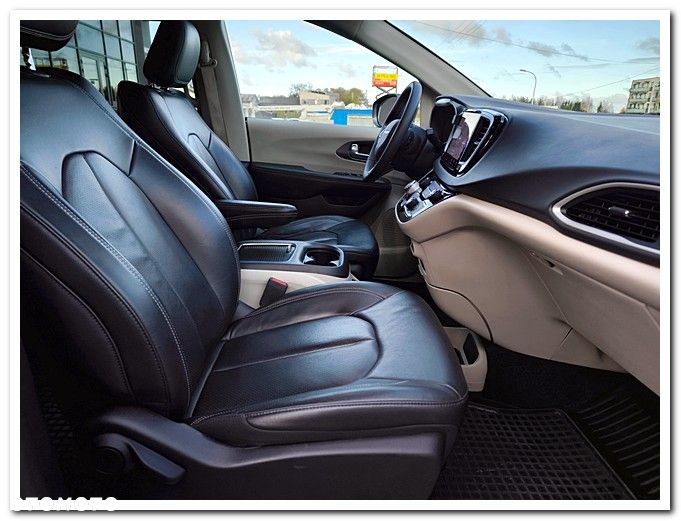 Chrysler Pacifica - 25