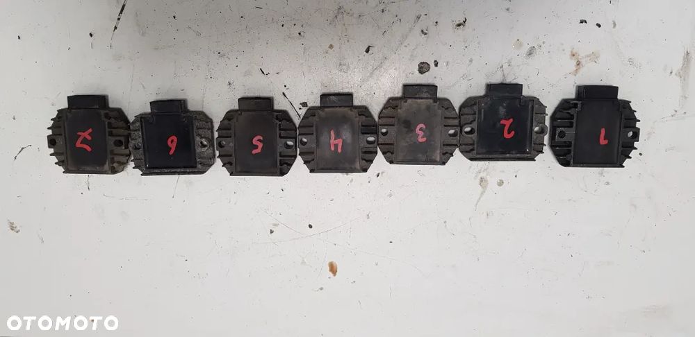 Piaggio X-EVO 125 X8 2008r Regulator Napięcia - 1