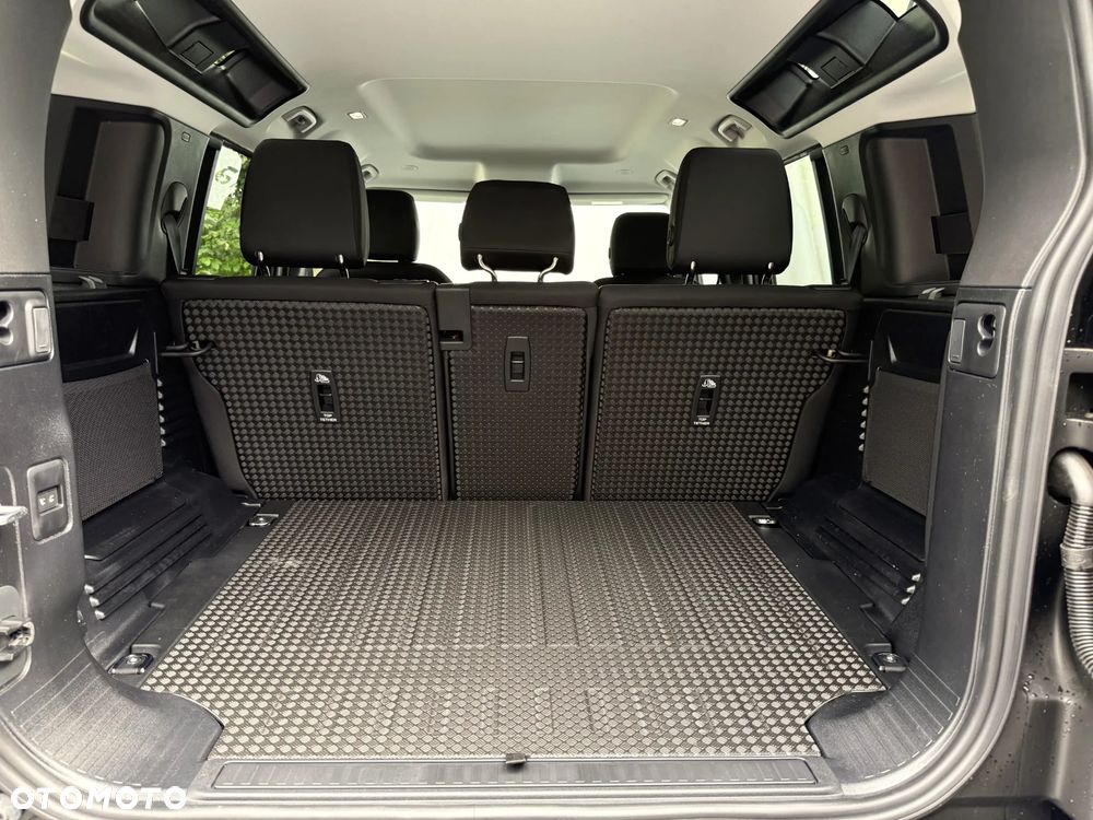 Land Rover Defender 110 D250 S - 14