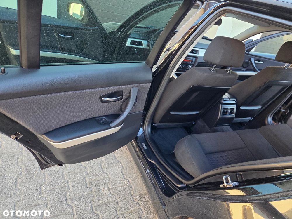 BMW Seria 3 318d - 26