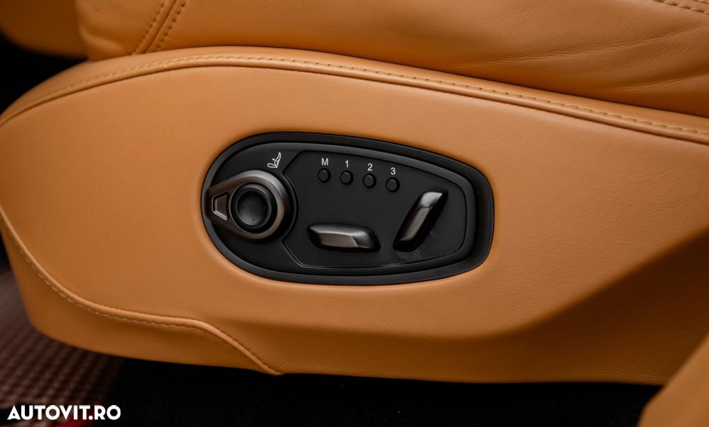 Aston Martin DBX - 32