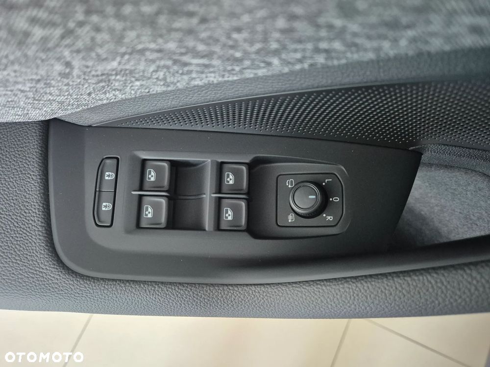 Skoda Superb 2.0 TSI Selection DSG - 17