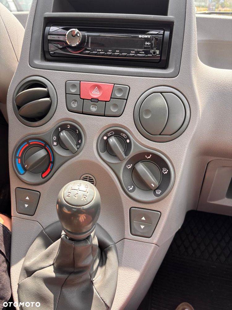 Fiat Panda 1.1 Active dla kobiet - 10