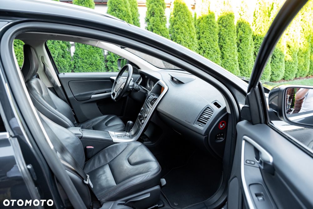 Volvo XC 60 D5 AWD Summum - 25