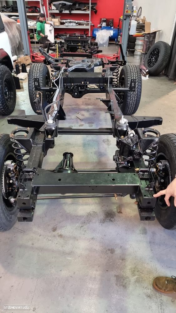 Land Rover Defender - 12