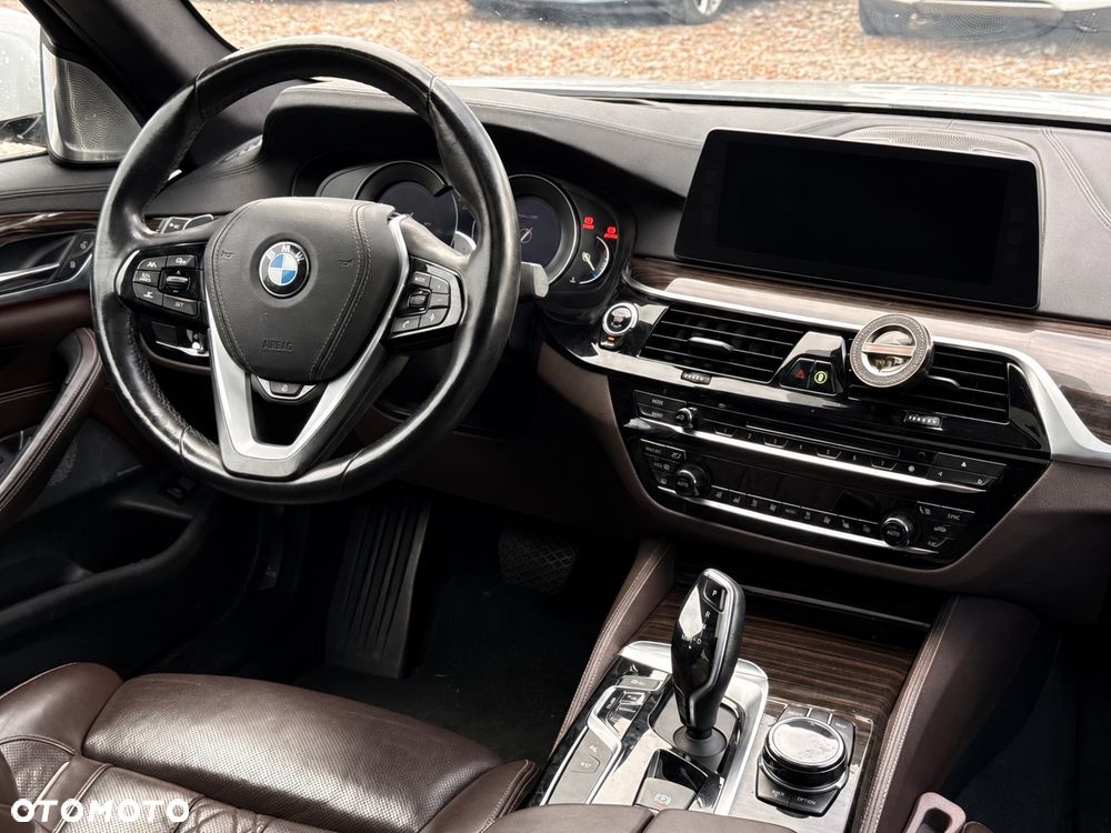 BMW Seria 5 530i Luxury Line - 32