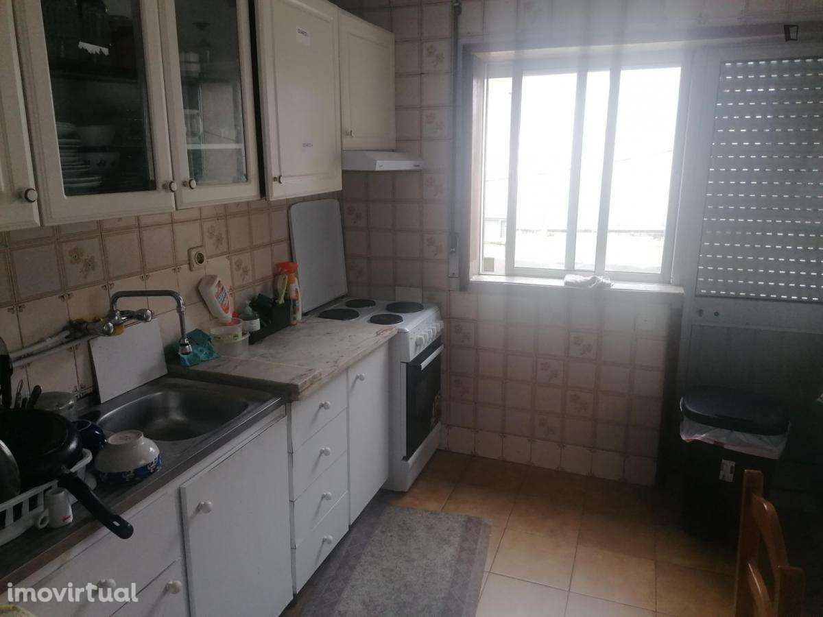 Quarto - localizado em Matosinhos - Grande imagem: 3/5