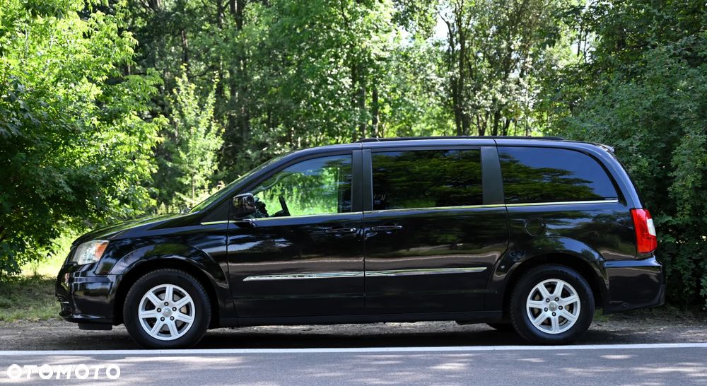 Chrysler Town & Country - 9