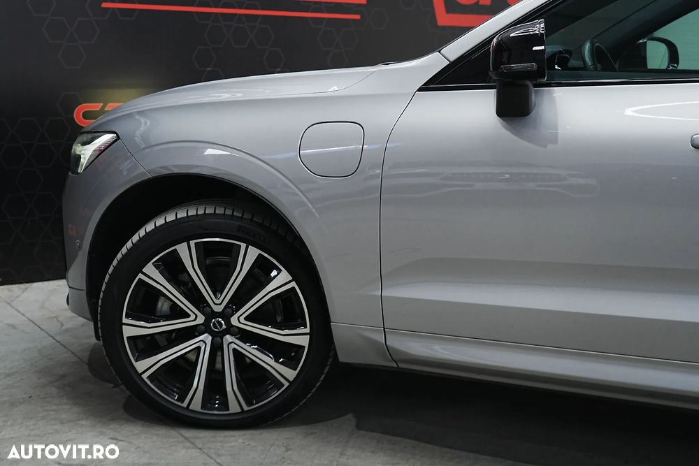 Volvo XC 60 T6 AWD AT PHEV Plus Dark - 19