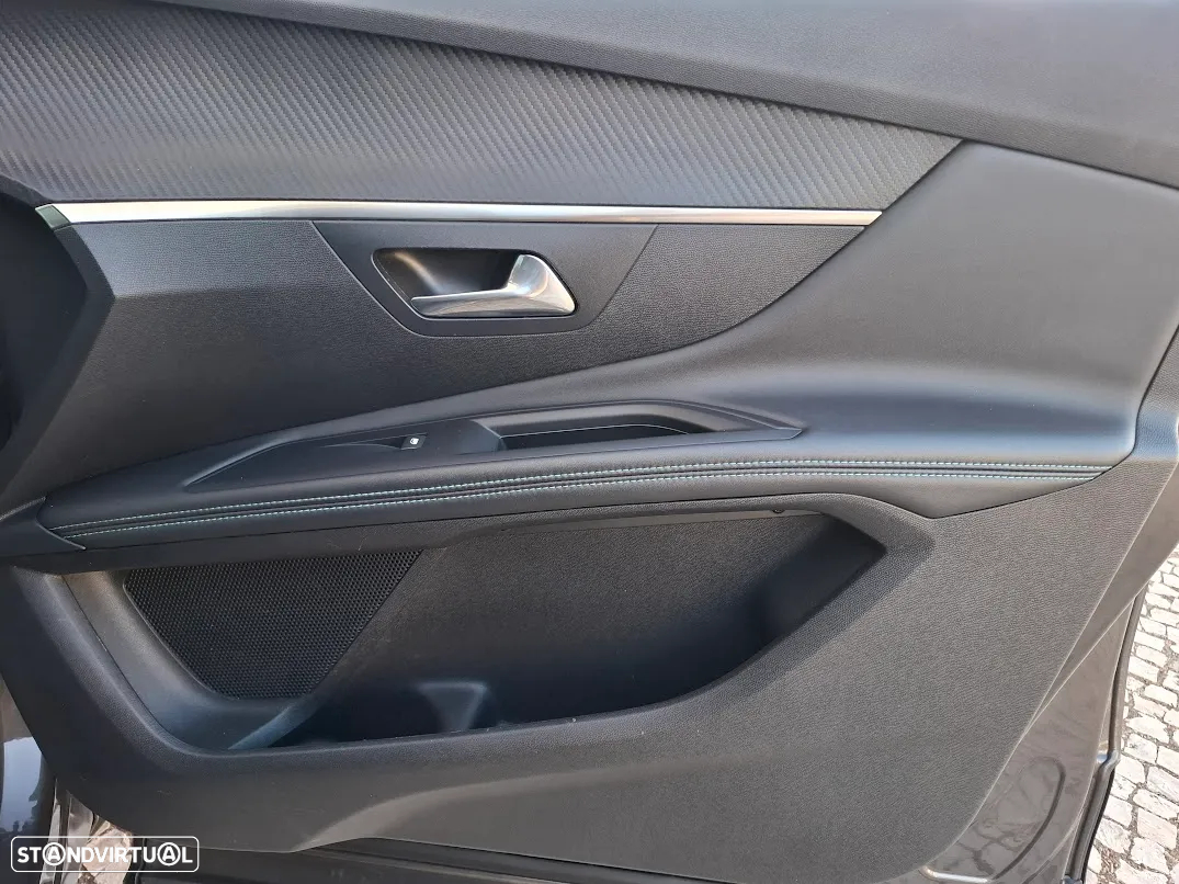 Peugeot 3008 PureTech 130 Stop & Start GPF Allure - 41