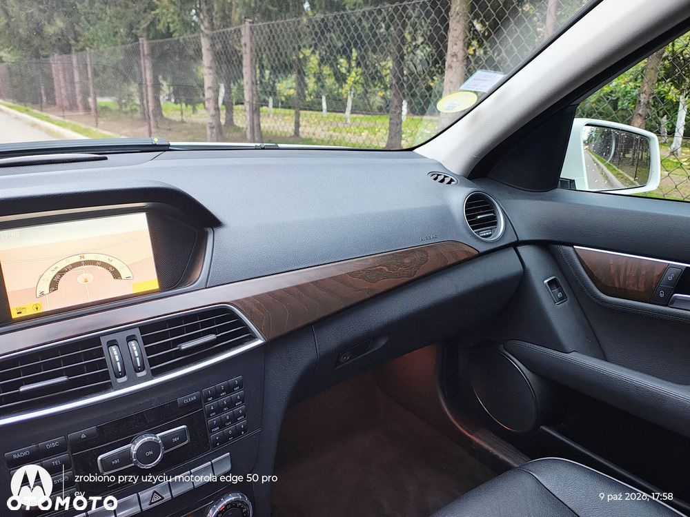 Mercedes-Benz Klasa C 300 CDI BlueEff 4-Matic Avantgarde - 27