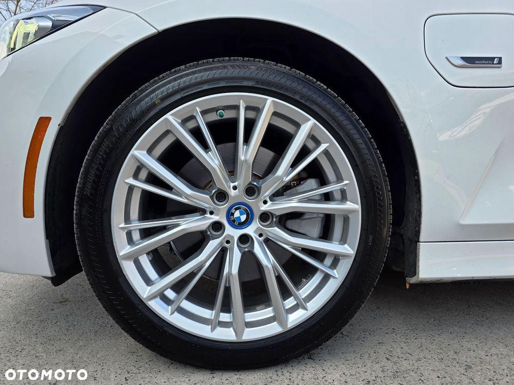 BMW Seria 3 330e xDrive M Sport - 41