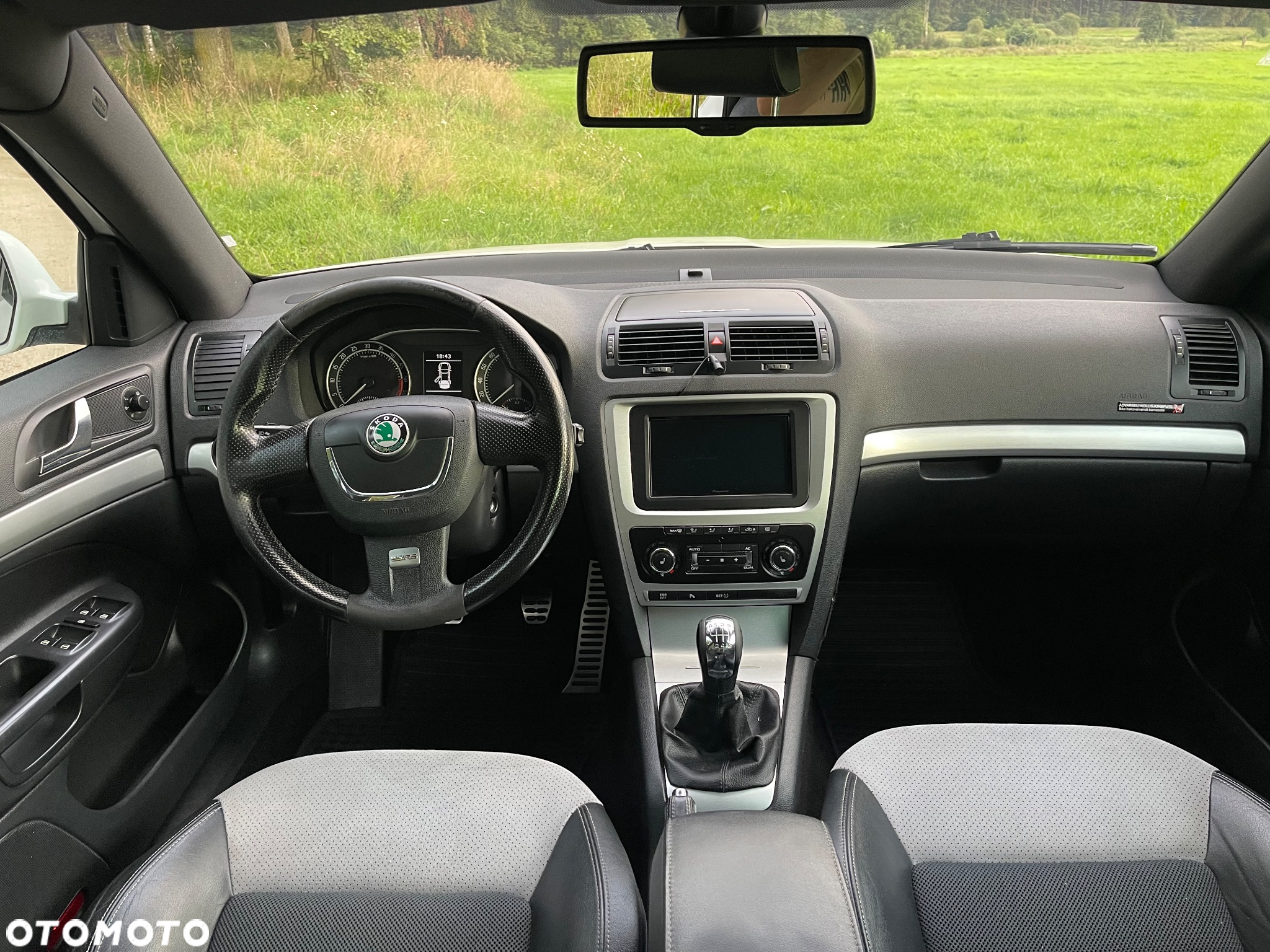 Skoda Octavia Combi 2.0 TDI DPF RS - 16