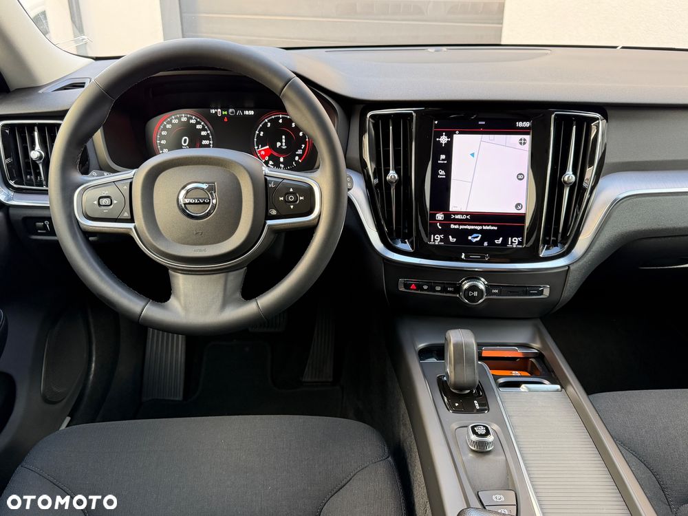 Volvo V60 B3 B DKG Momentum - 24
