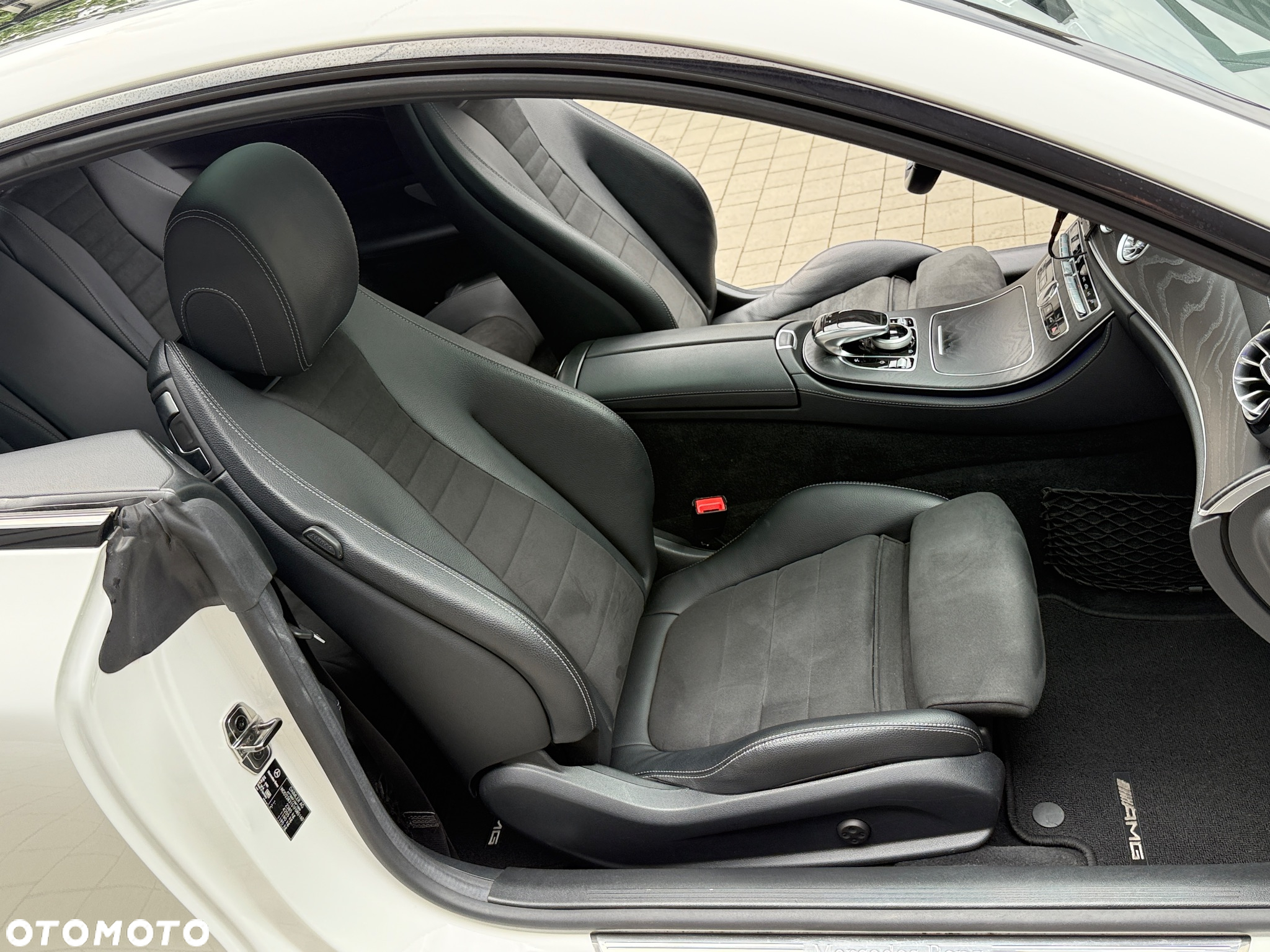 Mercedes-Benz Klasa E 220 d Coupe 4-Matic 9G-TRONIC - 24