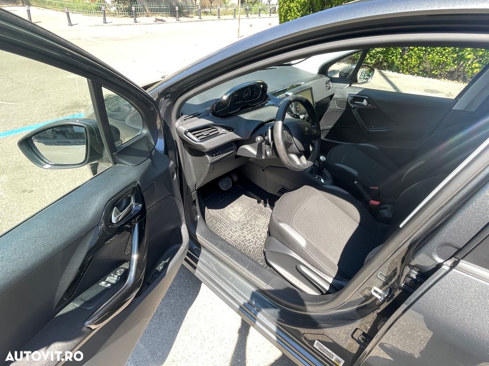 Peugeot 208 1.2 L PureTech ETG Active - 11