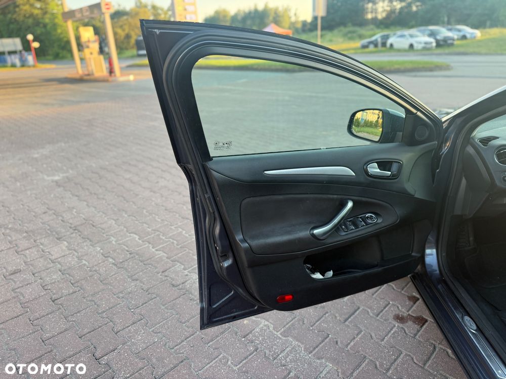 Ford Mondeo 2.0 TDCi Ghia - 12