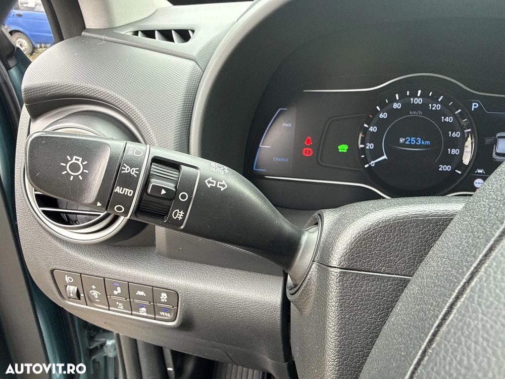 Hyundai KONA - 17