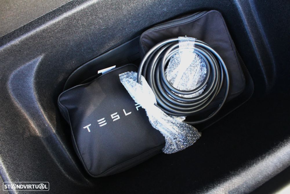 Tesla Model Y Performance Dual Motor AWD - 31