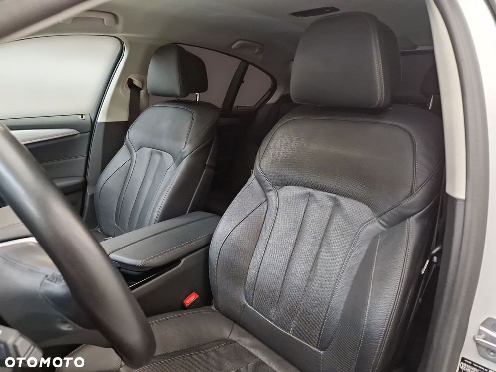 BMW Seria 5 520d MHEV - 15