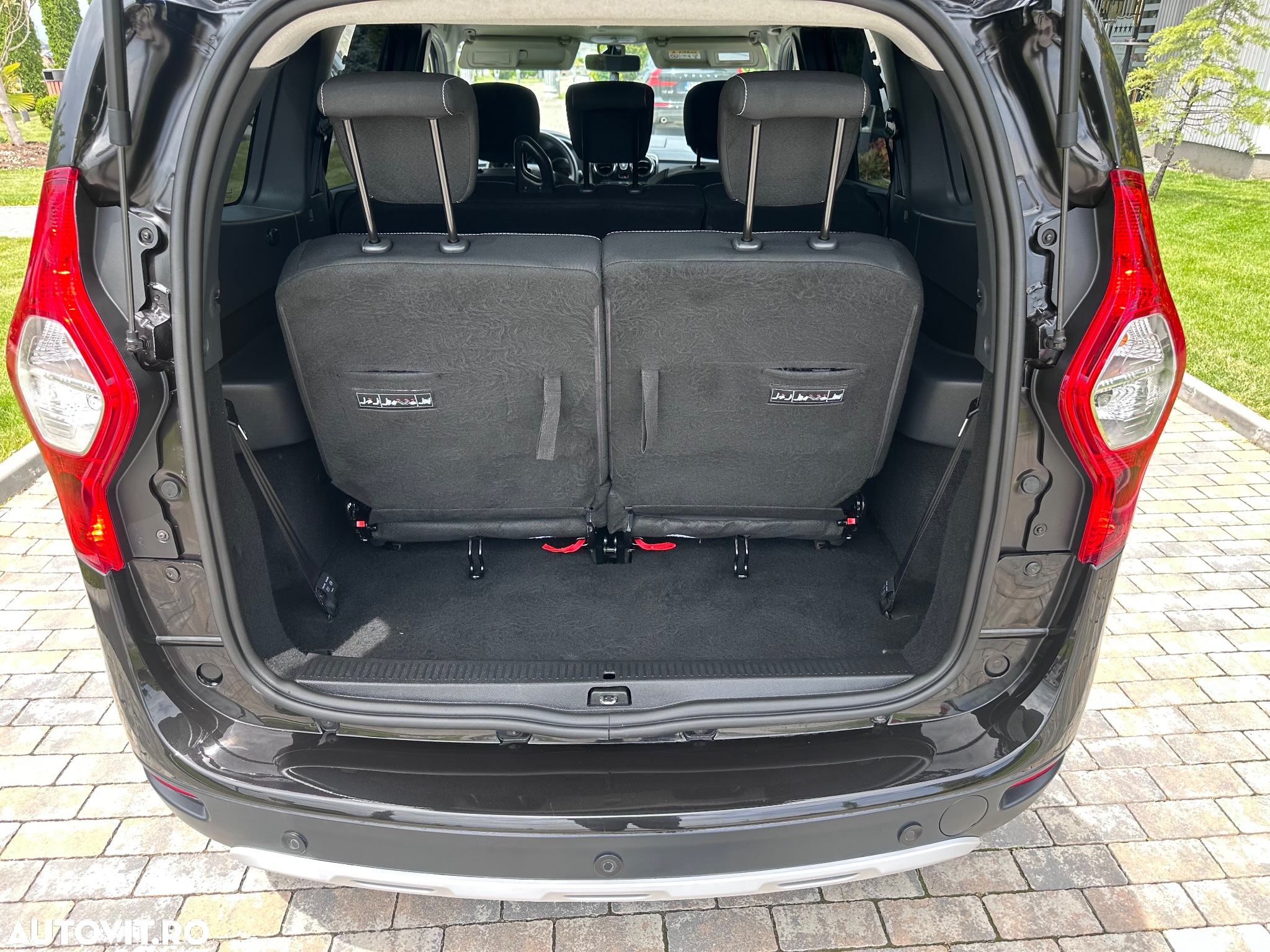 Dacia Lodgy 1.5 Blue dCi Stepway - 11