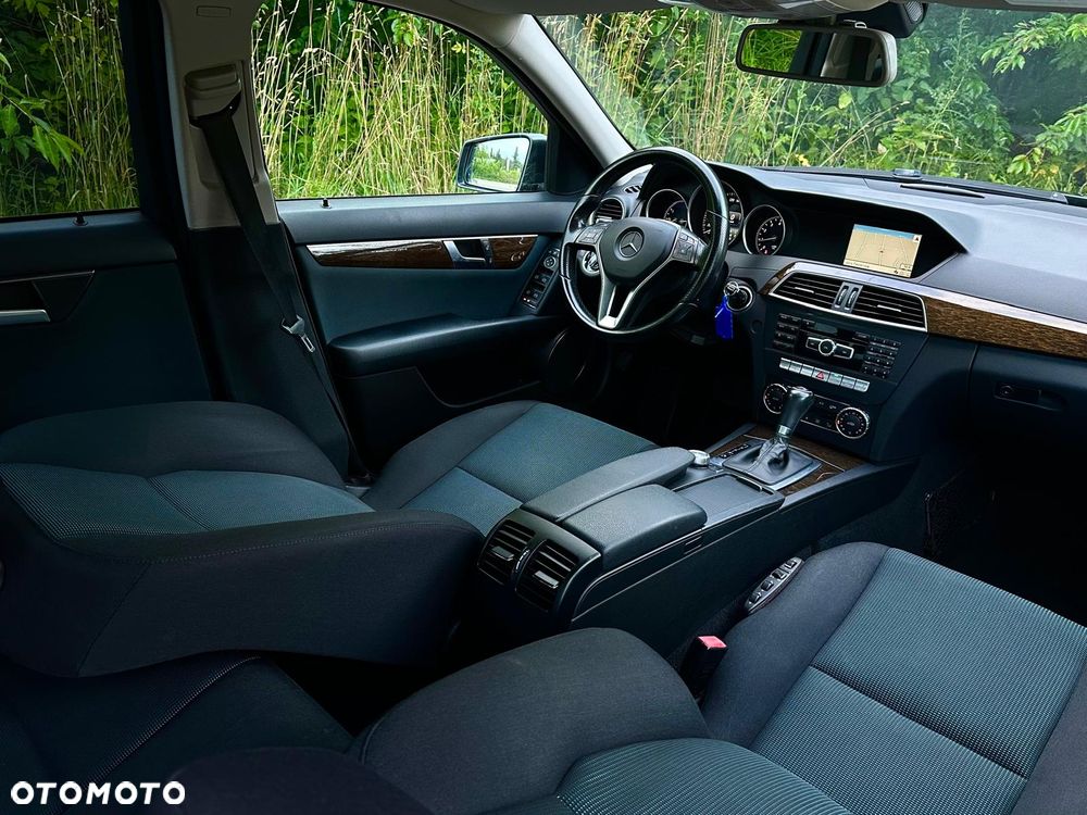 Mercedes-Benz Klasa C 250 CGI BlueEff Avantgarde - 16