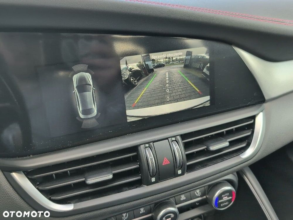 Alfa Romeo Giulia 2.0 Turbo 16V AT8-Q4 Ti - 23