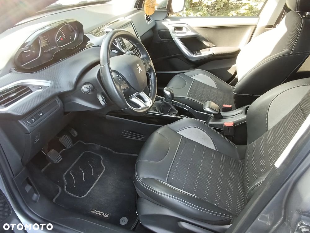 Peugeot 2008 BlueHDi 100 STOP & START Allure - 23