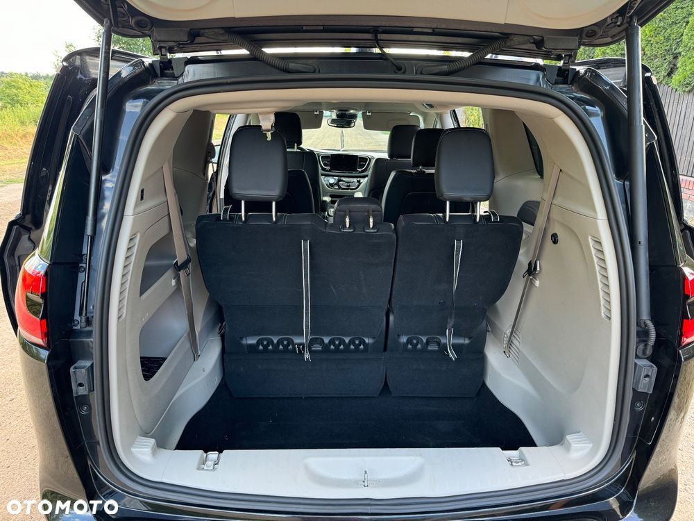 Chrysler Pacifica - 17