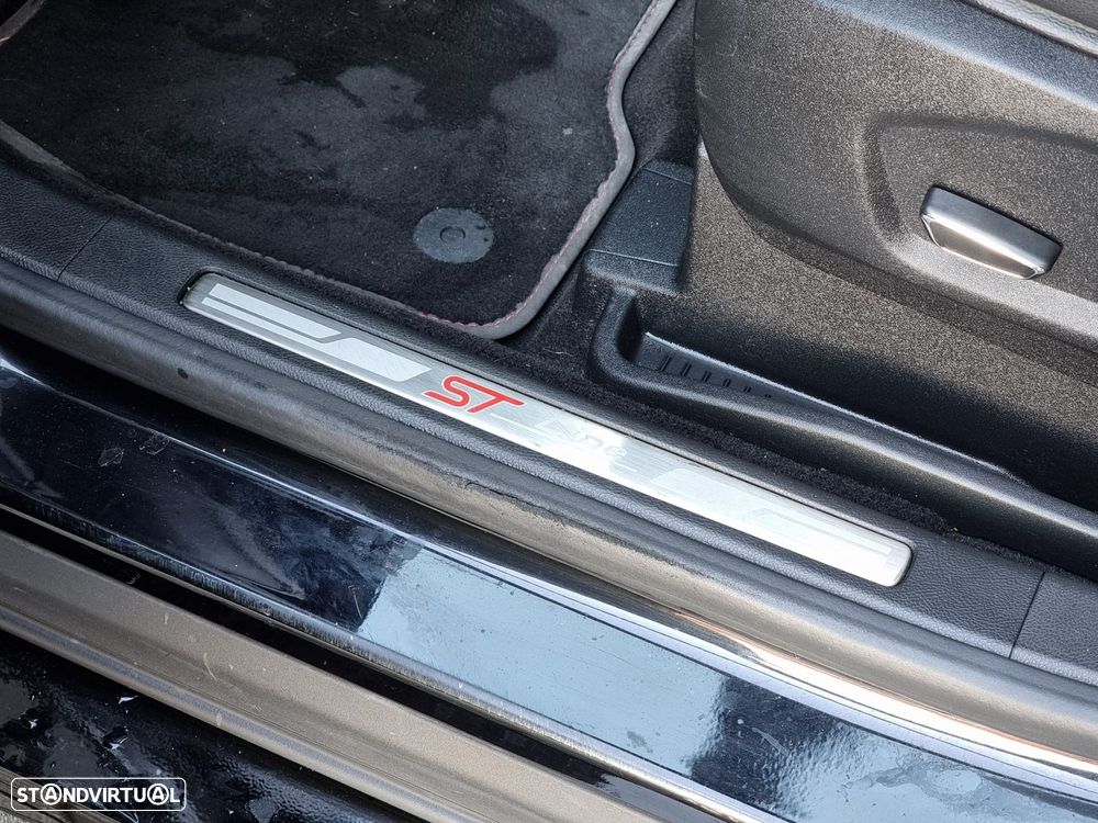 Ford S-Max 2.0 TDCi ST-Line - 28