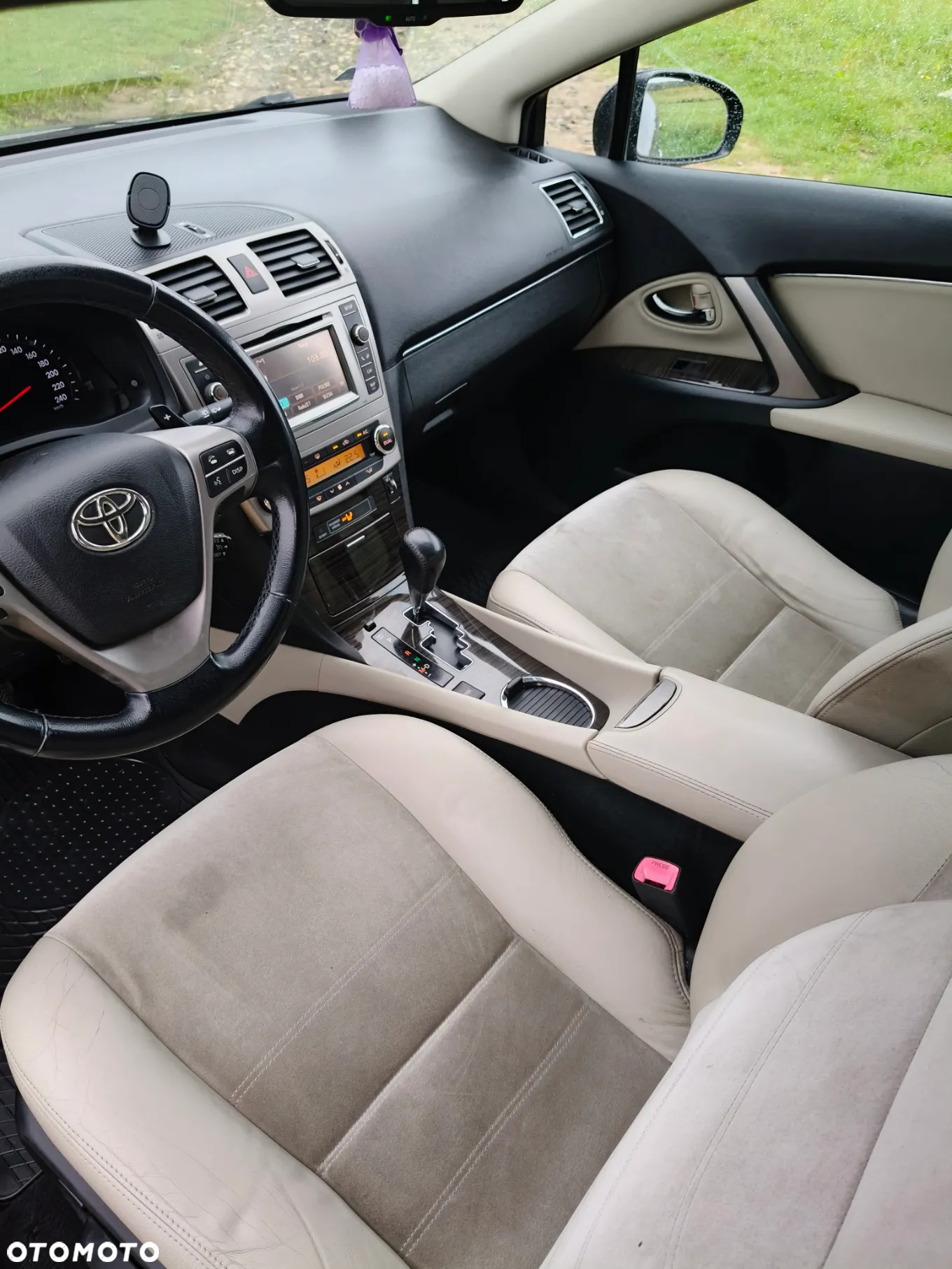 Toyota Avensis - 11