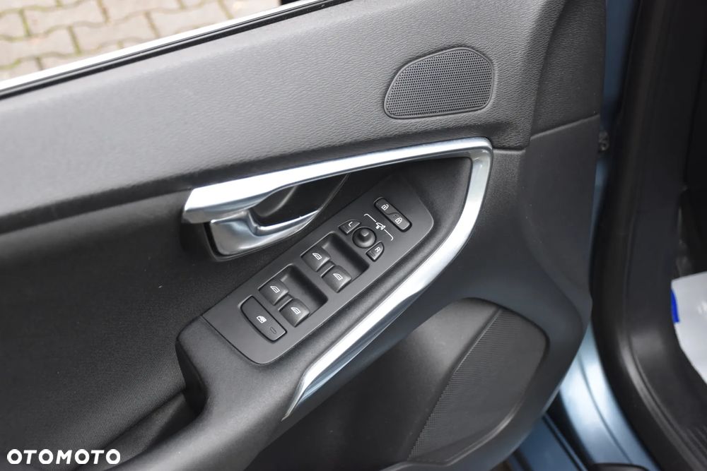 Volvo V40 D2 Momentum - 22