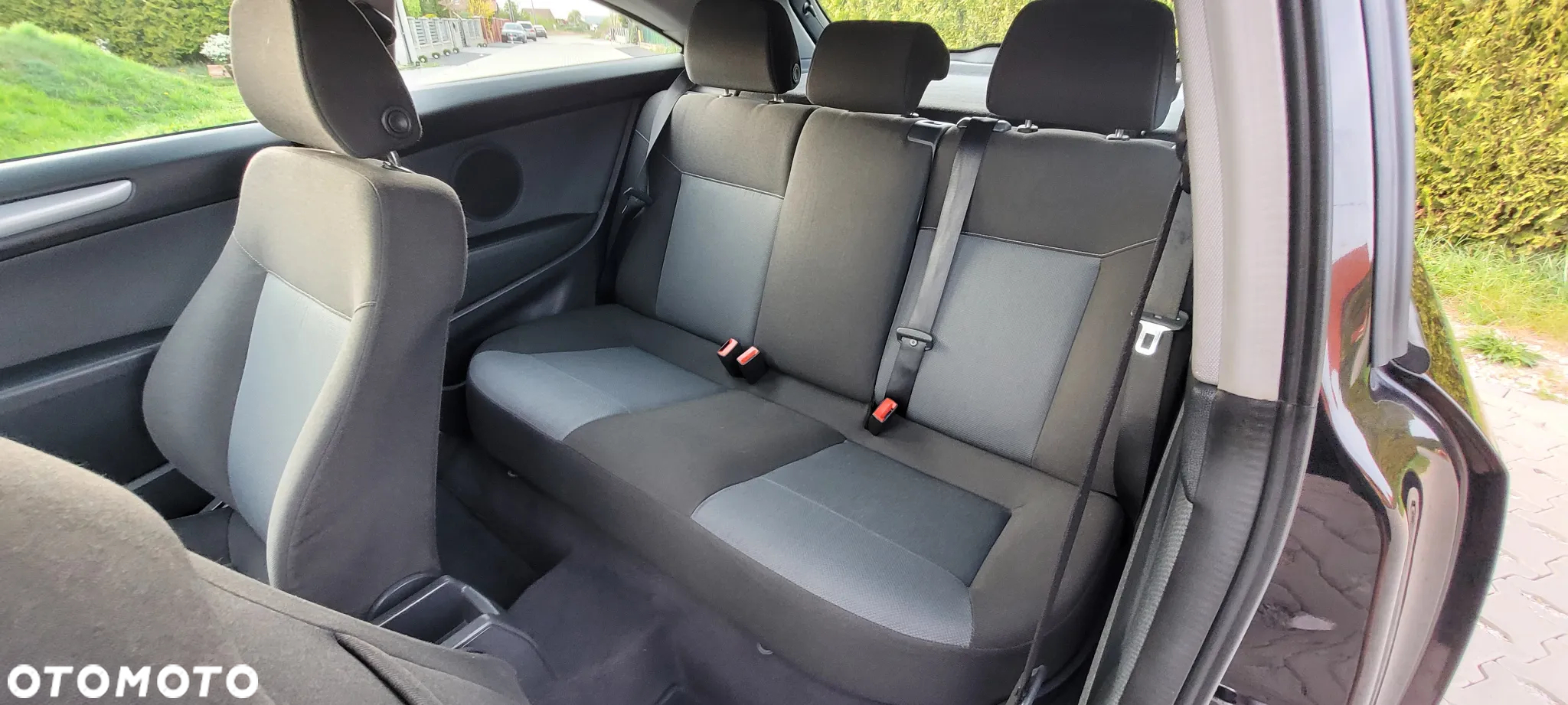Opel Astra GTC 1.6 - 8