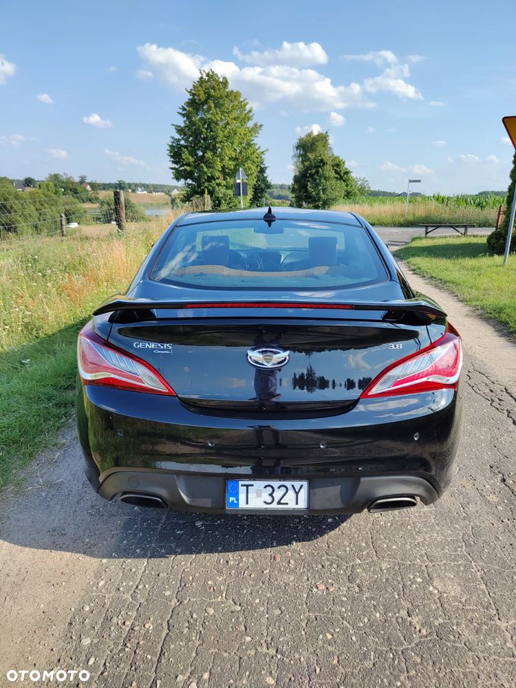 Hyundai Genesis Coupe 3.8 V6 Executive - 8