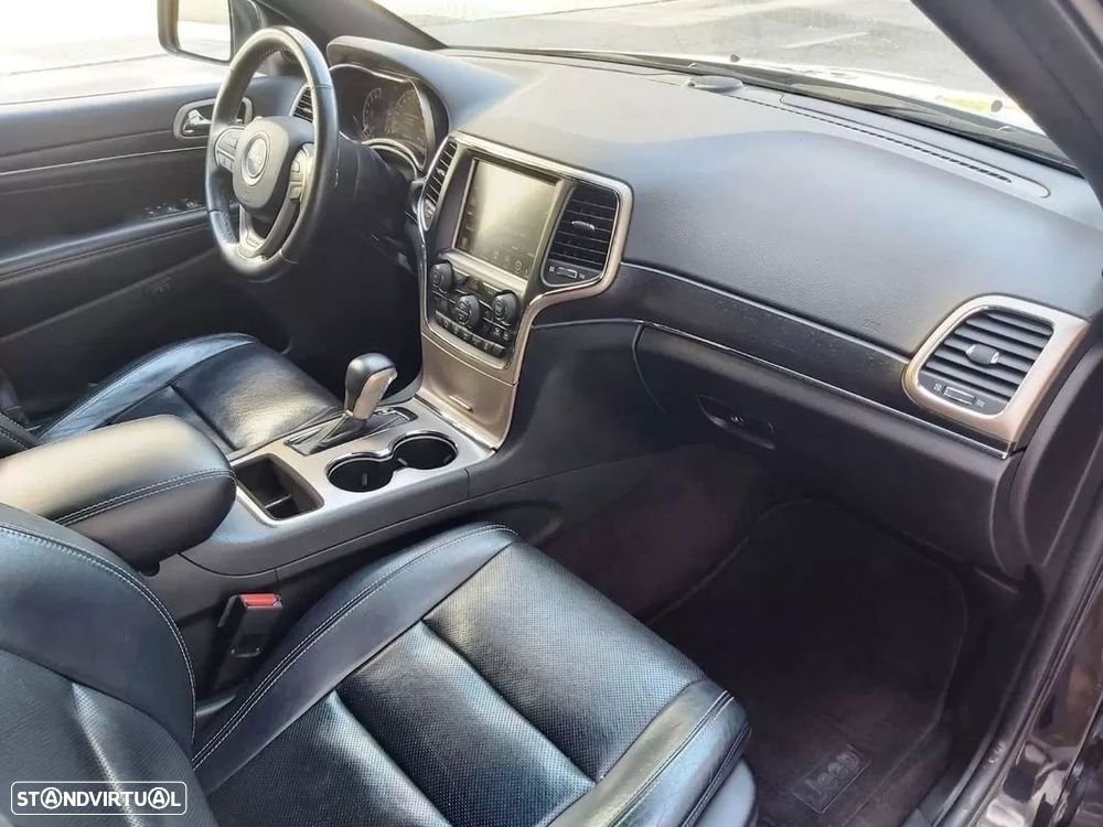Jeep Grand Cherokee - 24