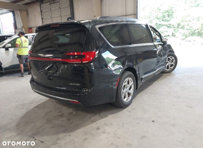 Chrysler Pacifica - 4