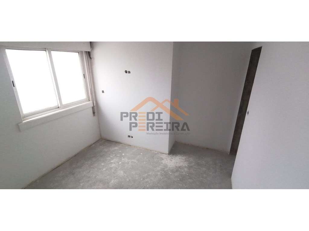 Situado em Santo António dos Cavaleiros, Torres da Bela Vista, T3 t... - Grande imagem: 3/20