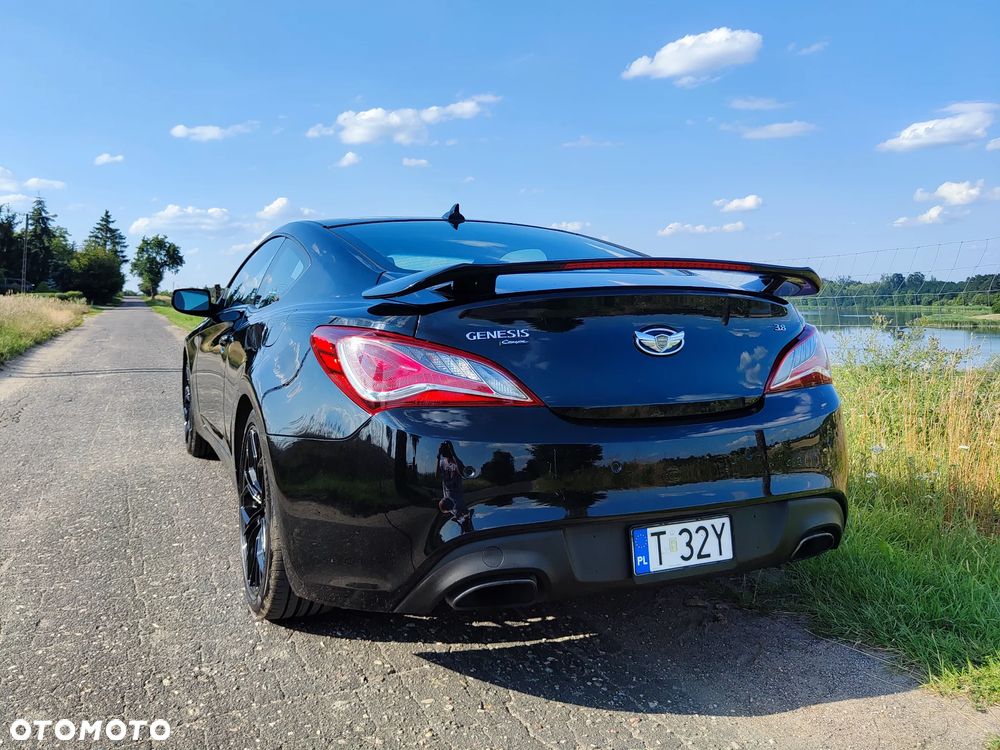 Hyundai Genesis Coupe 3.8 V6 Executive - 2