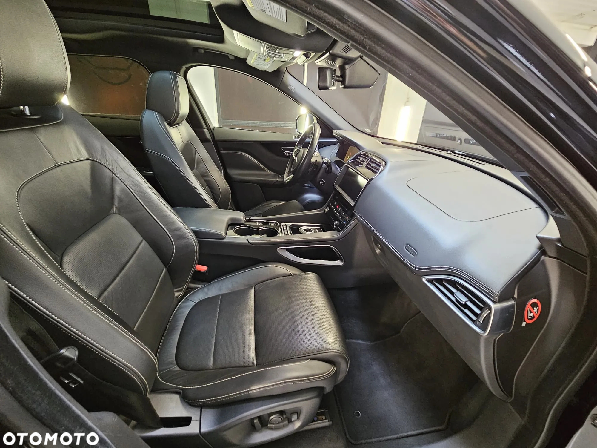 Jaguar F-Pace 35t AWD Prestige - 29