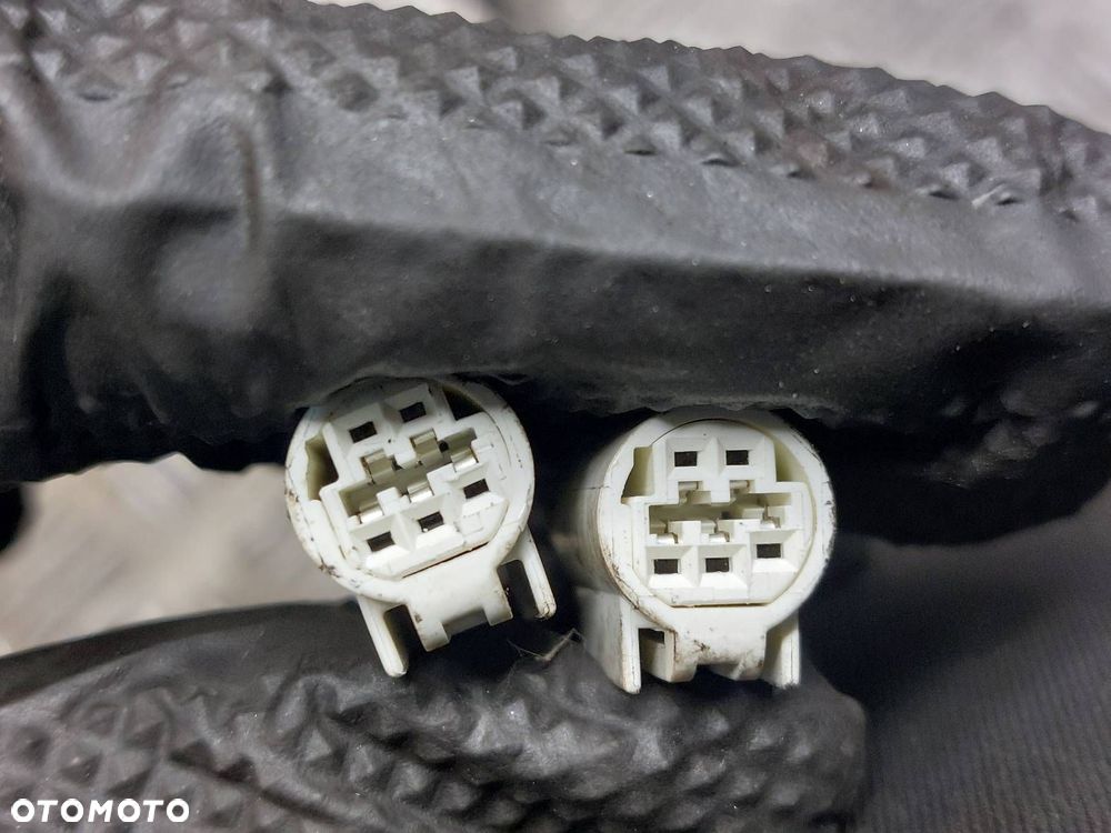 LUSTERKO LEWE + PRAWE ELEKTRYCZNE TOYOTA AURIS I 8T8 5 PIN EU - 7
