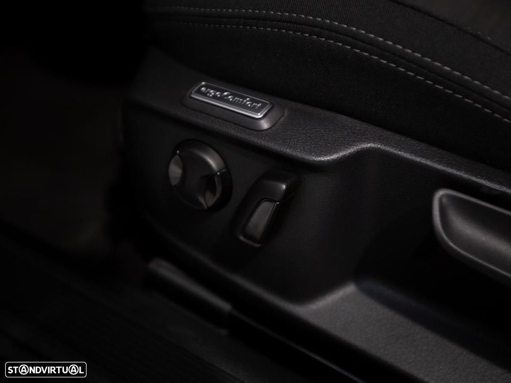 VW Passat 1.6 TDI Business DSG - 14