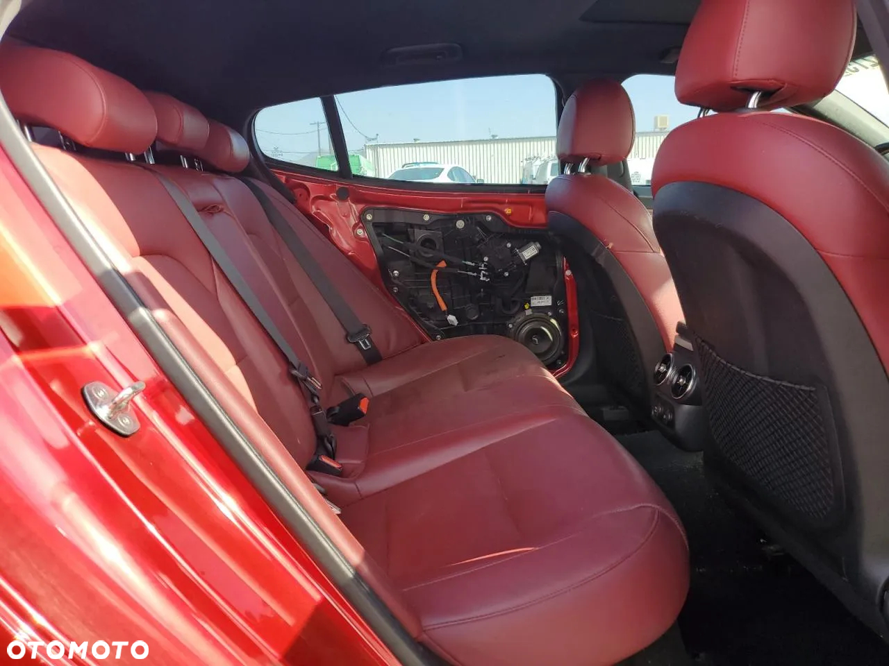 Kia Stinger - 10